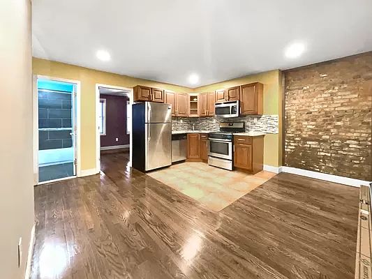 4th image of 99 Stuyvesant Ave #1