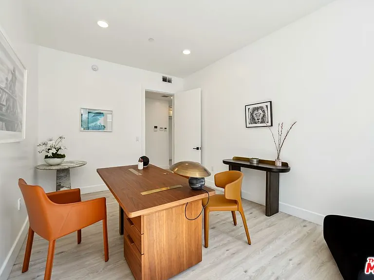 137 N Doheny Dr #3 — Photo 22