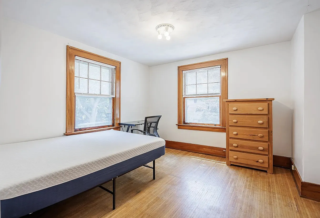 3 bed, 1400 sqft, $2,200 — Photo 3