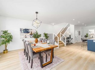 423 NE Hendon Dr NW, Calgary, AB T2K2A1