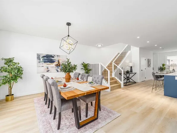 423 NE Hendon Dr NW, Calgary, AB T2K 2A1