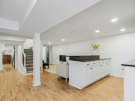 4th image of 4311 Vermont Ave