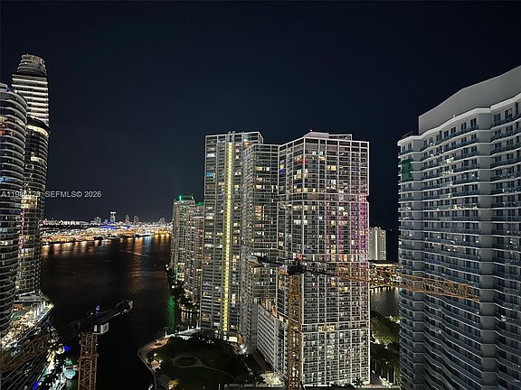 3rd image of 31 SE 5th St APT 3916