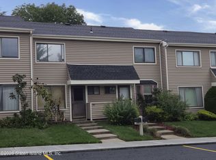 20 Arrowood Ct #526, Staten Island, NY 10309