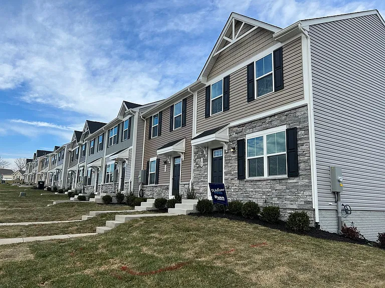100 Spring Pl — Photo 3
