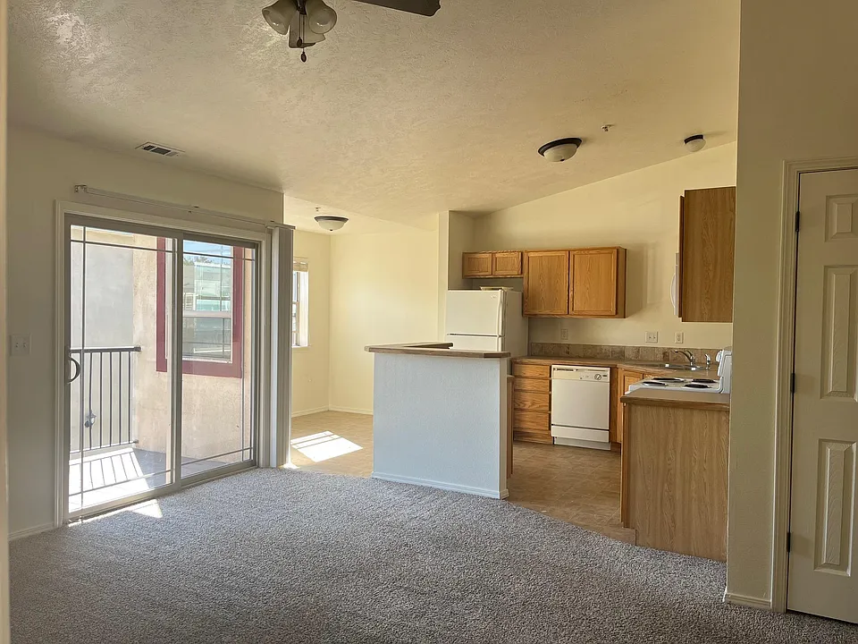 9212 W Brogan Dr #104