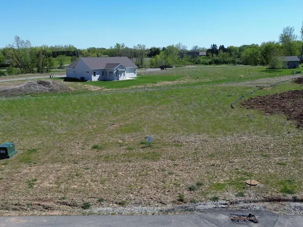 Goldfinch Dr #8, Greenville, WI 54942