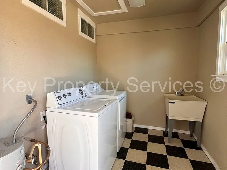 208 Buckeye St #B — Photo 11