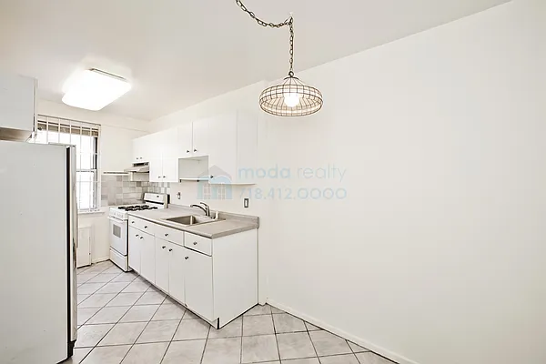 Sold by Moda Realty | media 2