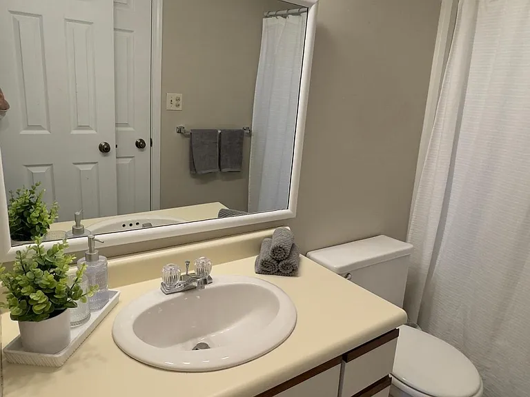 917 Madison St #15 — Photo 9