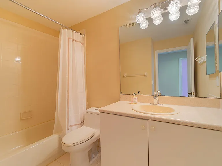213 River Bluff Ln — Photo 22