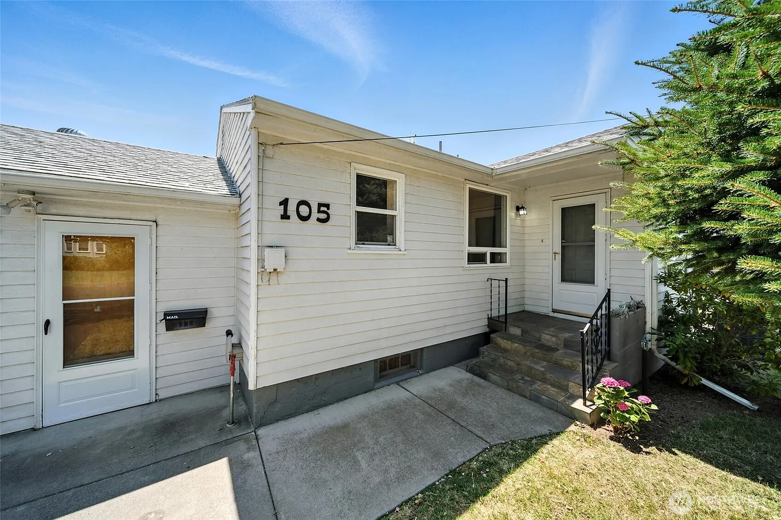 105 SW 13th Street photo 1