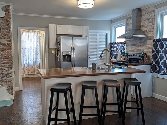 2nd image of 621 Reese St