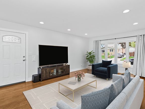 4th image of 6709 Forest View Ln