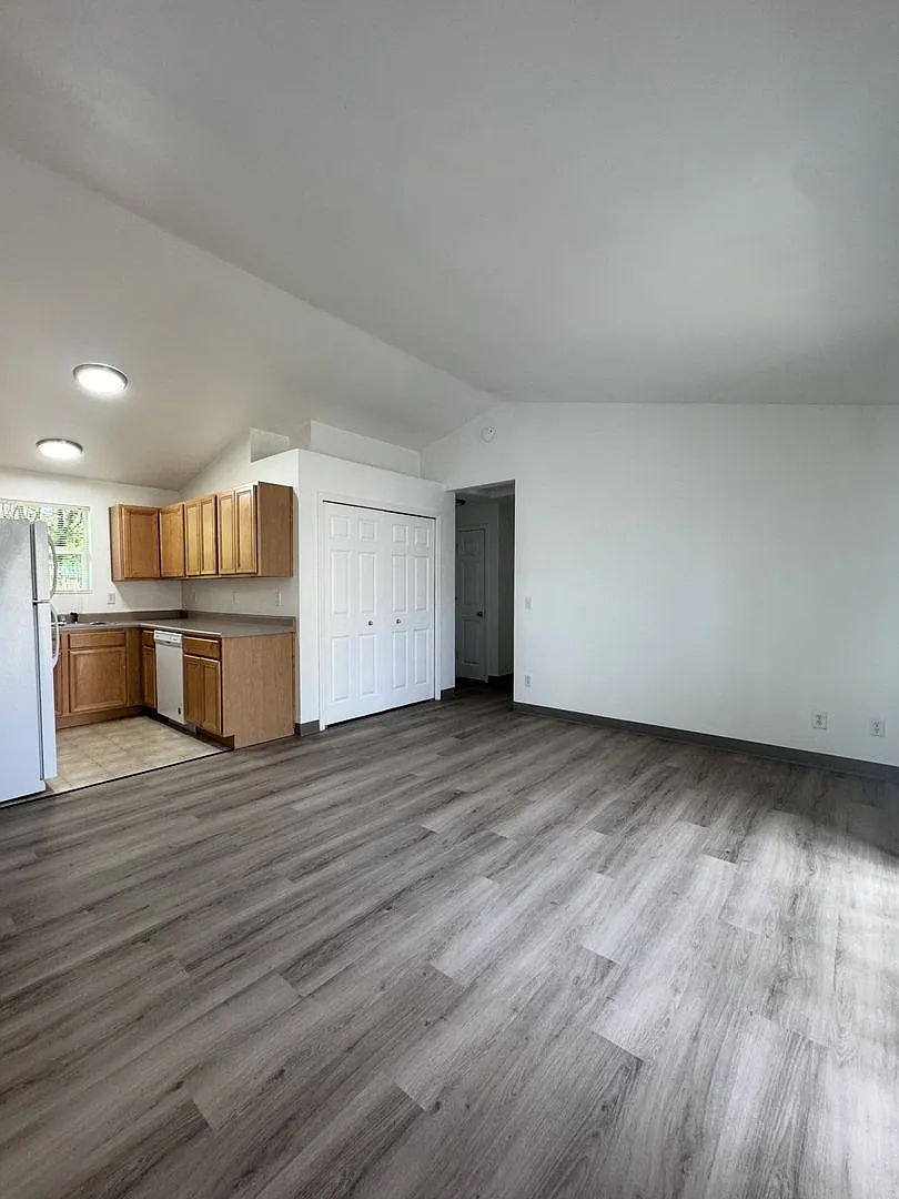  COX 2 Bed 1 Bath ~ West Eugene ~ — Photo 4