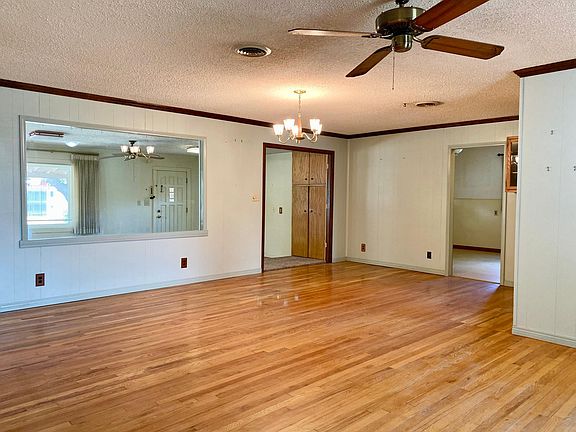 2nd image of 1116 La Paloma St