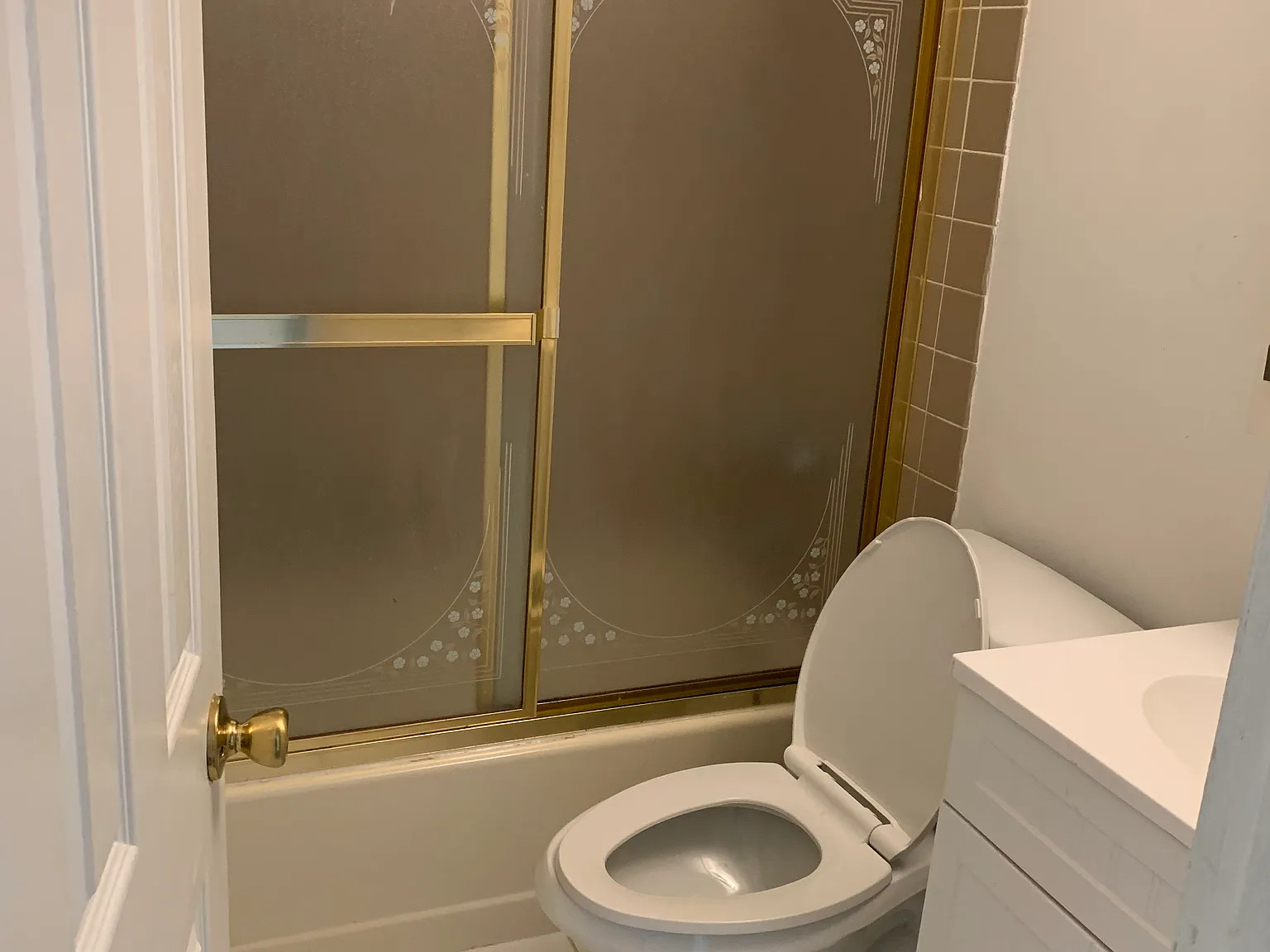 3 bed, 2.5 bath, 1400 sqft, $2,990 — Photo 4