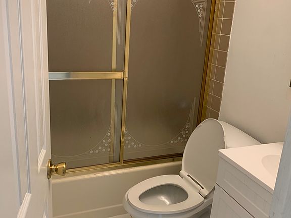 4th image of 860 Robin Rd