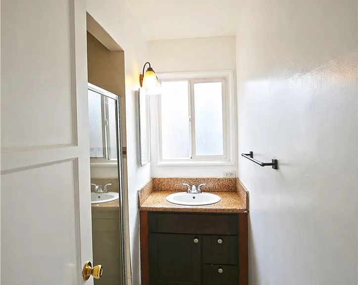 1211 S 10th Ave — Photo 8