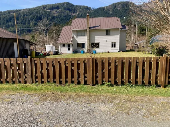 147 Maquinna Ave, Zeballos, BC V0P 2A0