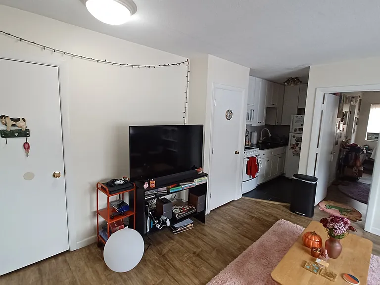 200 Kelton St #21 — Photo 11