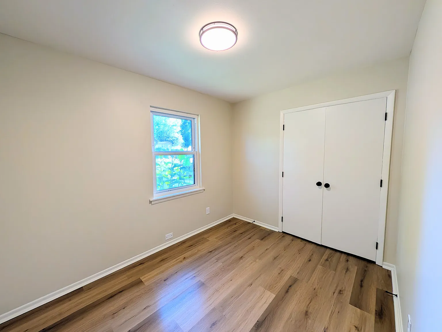 3 bed, 1.5 bath, 975 sqft, $1,295 — Photo 4
