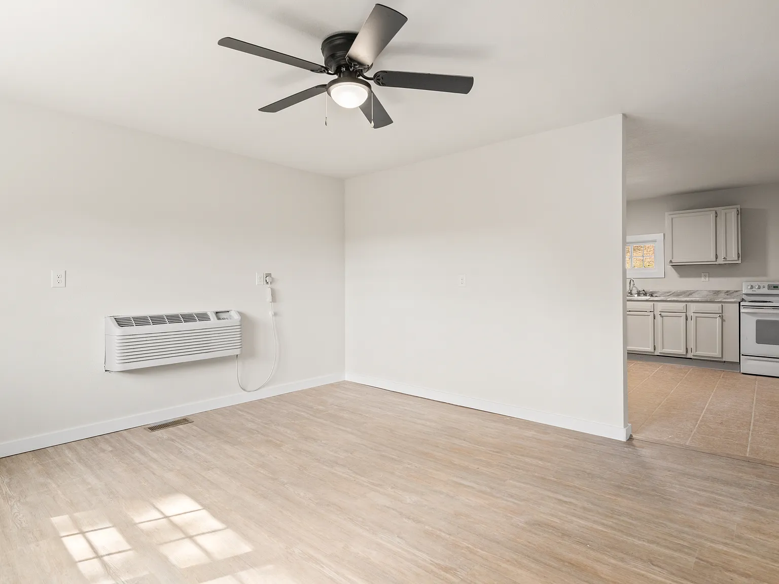 2 bed, 864 sqft, $1,250 — Photo 3