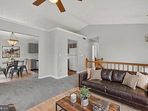 3rd image of 467 Oakton Rd