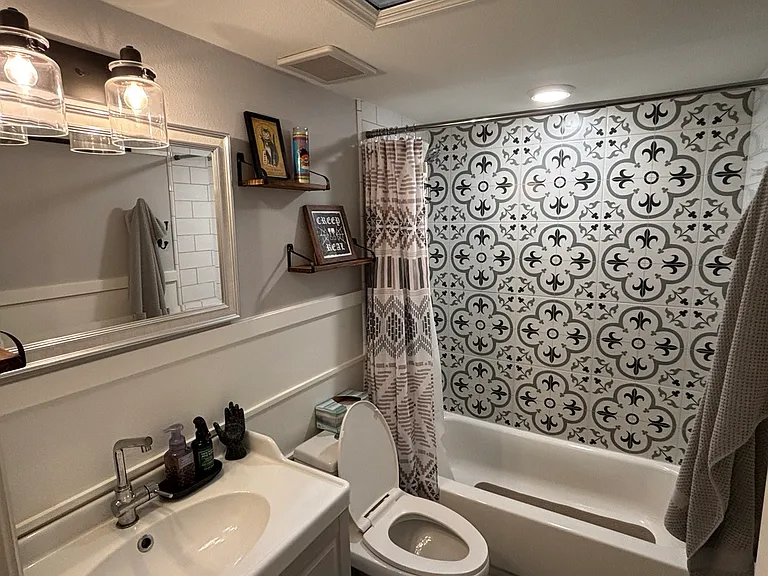 Full tile shower and tub