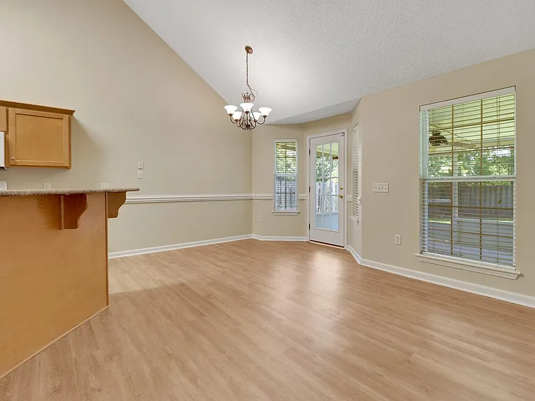 836 Laurel Hill Cir — Photo 9