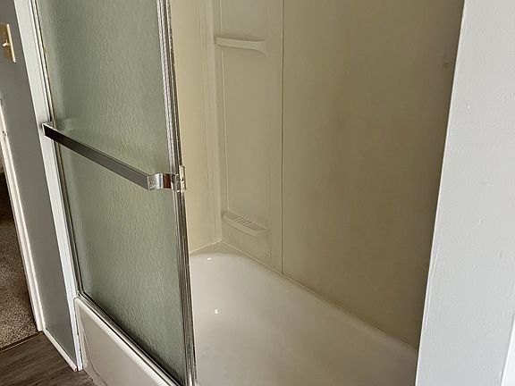 5th image of 3421 Mahoning Rd NE #3