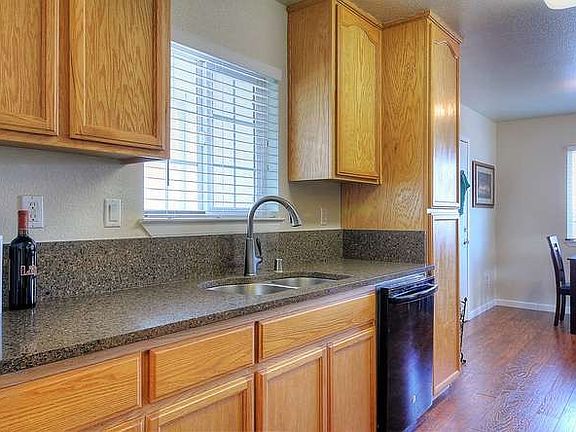 3rd image of 410 Orange Ct