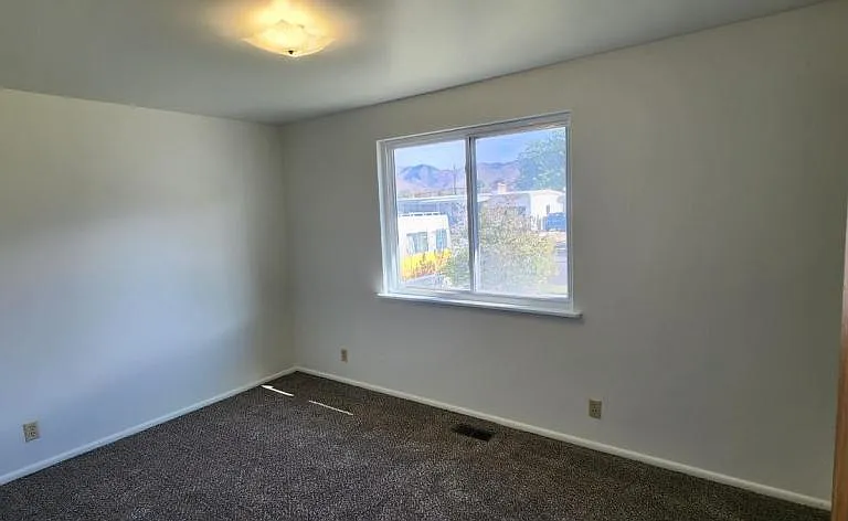 367 Overland Rd — Photo 7