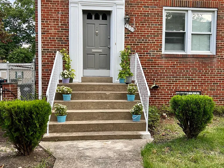 FRONT HOUSE