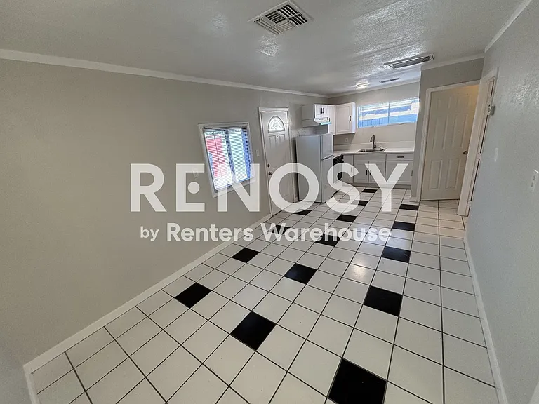 2818 W Heatherbrae Dr — Photo 11