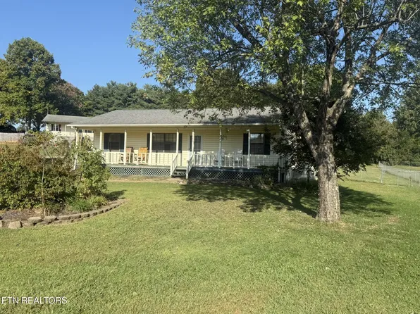 1427 Blue Forest Ln, Maryville, TN 37803