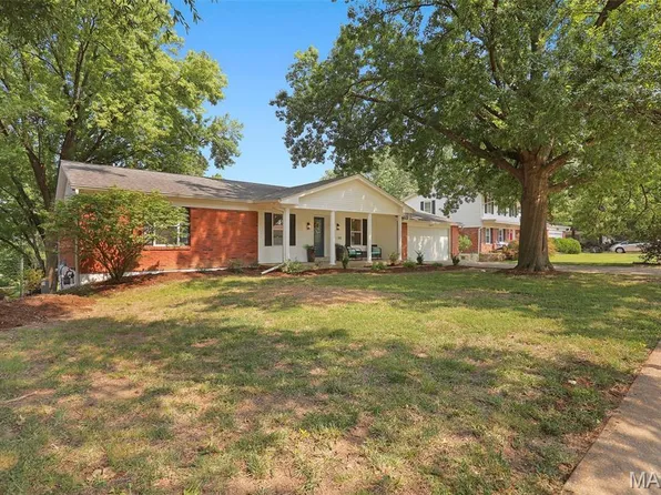 215 Ranchmoor Trl, Ballwin, MO 63011