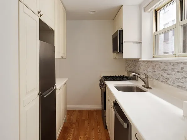 434 East 52nd Street image 6 of 8