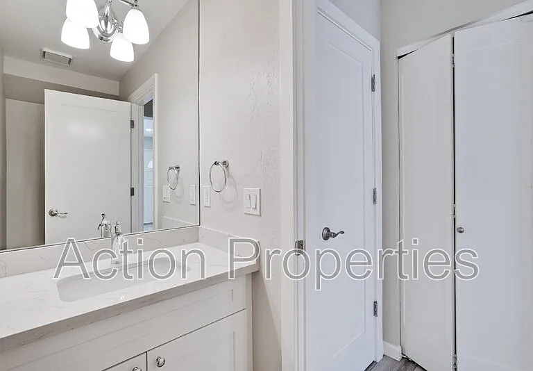 2091 San Luis Ave #8 — Photo 22