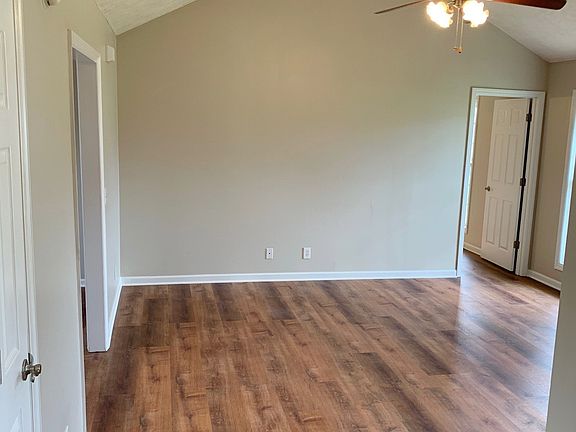 2nd image of 402 Fairway Green Dr