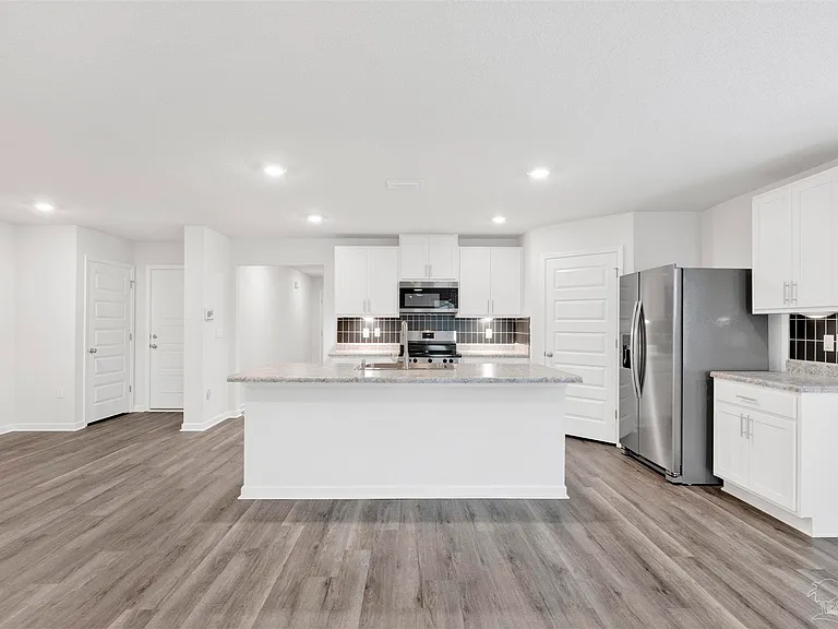 6304 Firefly Dr — Photo 2