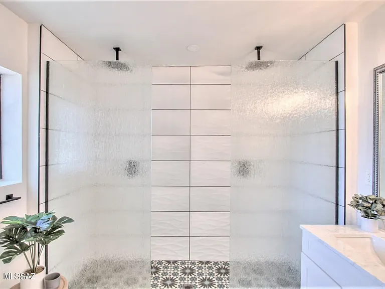 3916 E Camino De La Colina — Photo 4