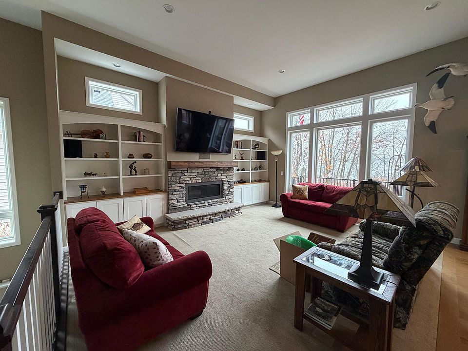 2nd image of 2436 Woods Dr