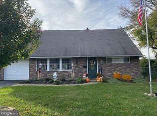 41 Crystal Pl, Levittown, PA 19057