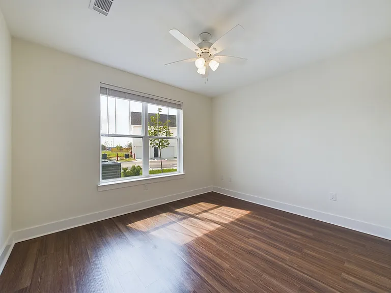 725 Victory Ln #9-101 — Photo 3