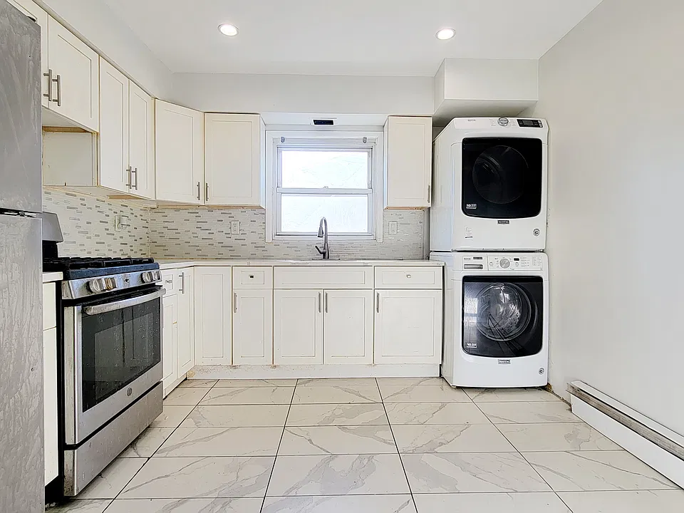 338 Pearsall Ave #2