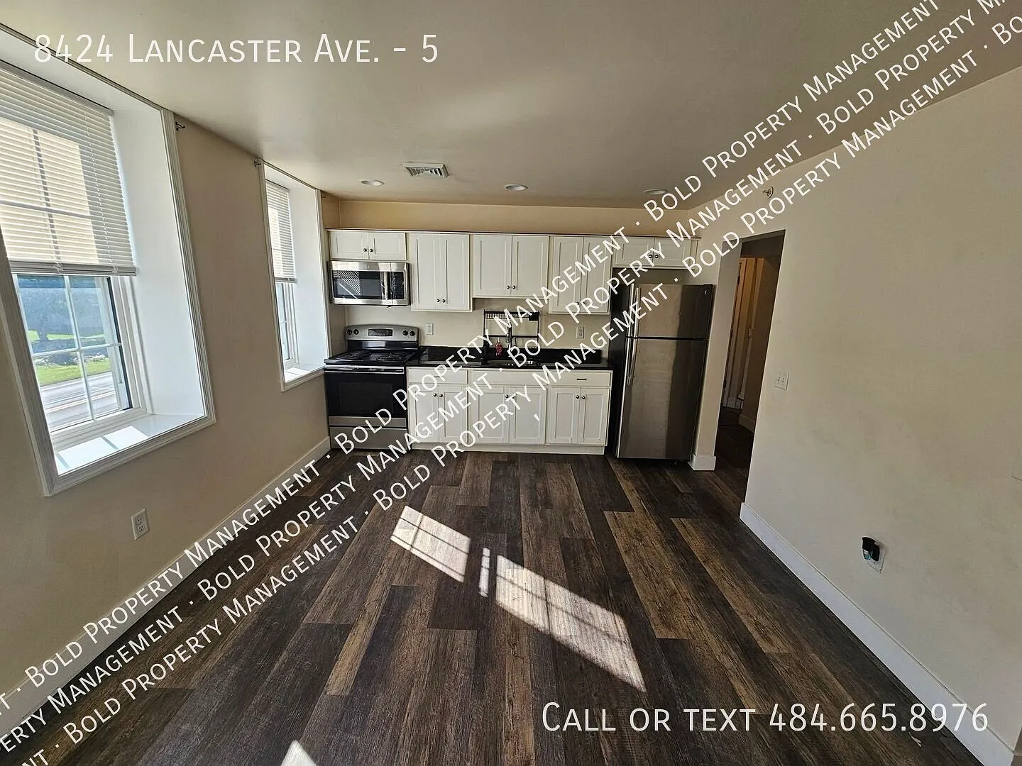 Two bedroom 2nd floor apartment in Bethel — Photo 2