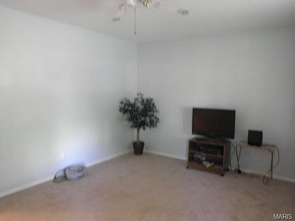 3rd image of 2735 Robert Dr
