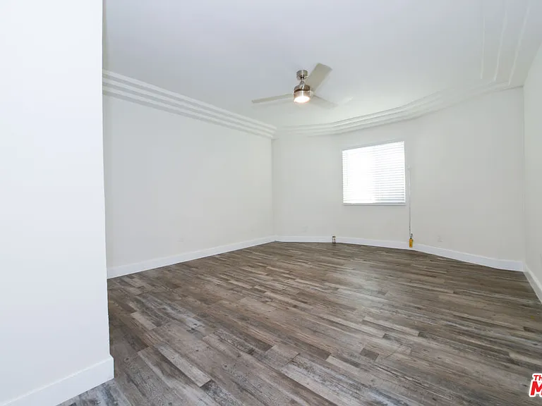 520 W 82nd St #A — Photo 10