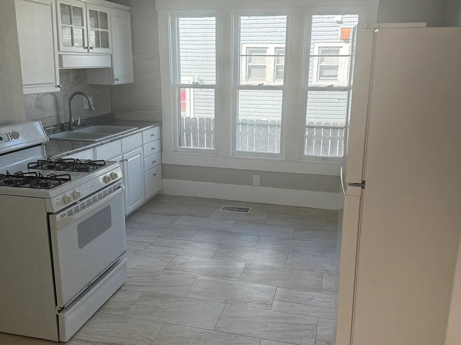 3 bed, 2802 sqft, $1,900 — Photo 3